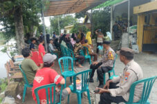 Turut Belasungkawa, Polisi Sidoarjo Hadiri Pemakaman Korban Kecelakaan Laut Pantai Drini
