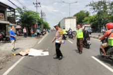 Terjatuh Saat Melawan Arus, Perempuan di Sidoarjo Tewas Terlindas Truk
