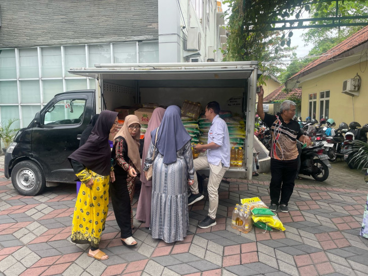 Dispaperta Sidoarjo Gelar Pasar Murah, Stabilkan Harga Pangan Jelang Hari Raya 8 Dispaperta Sidoarjo Gelar Pasar Murah, Stabilkan Harga Pangan Jelang Hari Raya