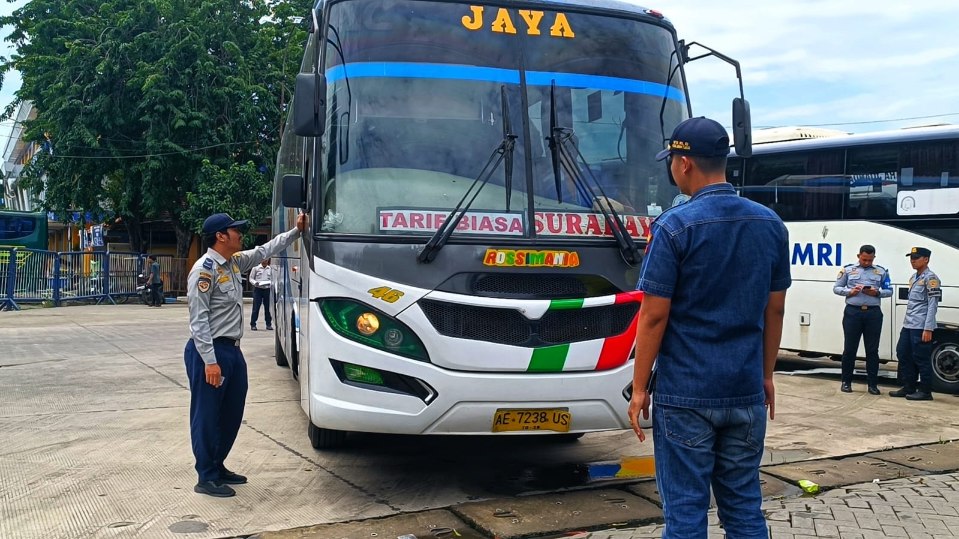 Terminal Purabaya Gencarkan Ramp Check, Pastikan Armada Bus Siap Layani Pemudik 2 IMG 20250318 180852