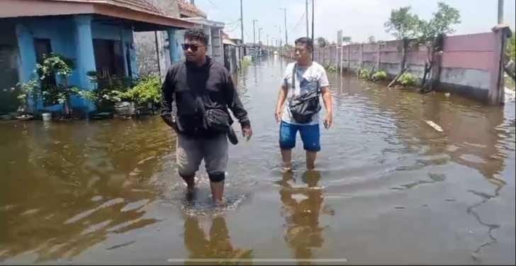 Banjir di Tanggulangin Meluas, Warga Keluhkan Minimnya Bantuan 7 Banjir di Tanggulangin Meluas, Warga Keluhkan Minimnya Bantuan