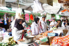 Wabup Sidoarjo Sidak Pasar Porong, Pastikan Stok Pangan Aman Selama Ramadan