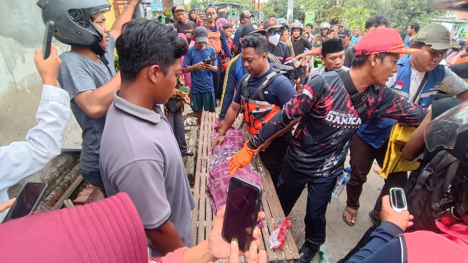 Jasad Bocah Tenggelam di Sungai Pucang Ditemukan 3,4 Km dari Lokasi Kejadian 9 e7c7775f 402b 4934 bea6 17f8107babae