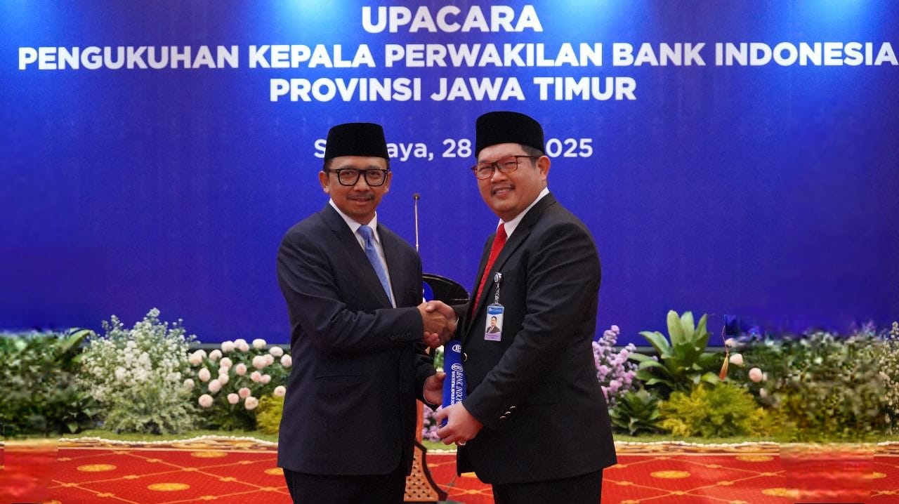 Ibrahim Nakhodai BI Jatim, Siap Kawal Ekonomi dan Digitalisasi Daerah 9 Prosesi serah terima jabatan Kepala KPwBI Jatim dari pejabat lama ke baru,Rabu (28/5/2025). (Foto : Istimewa)