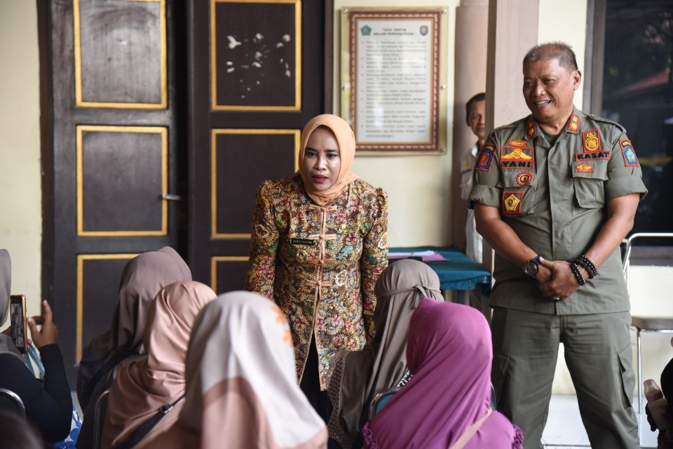 Wabup Sidoarjo Mimik Idayana meminta para PKL tak lagi melakukan pelanggaran Perda di wilayahnya, Kamis (22/5/2025) (Foto : Eleanor/tagarjatim.id)