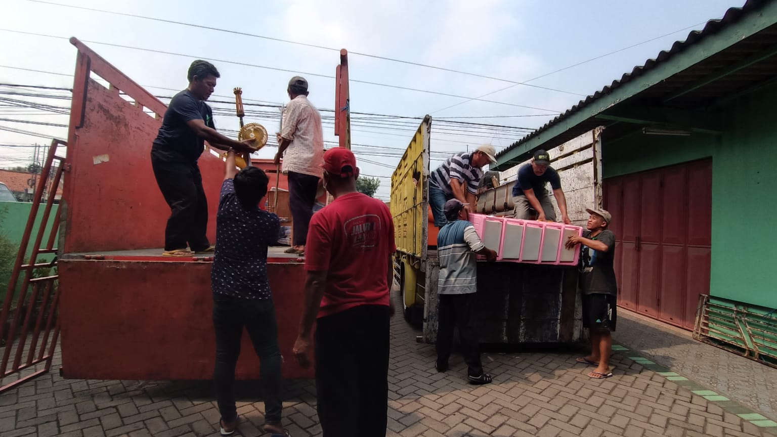 Utang Tak Terbayar, Rumah Mantan Kades di Sidoarjo Dikosongkan Paksa 7 rumah dilelang