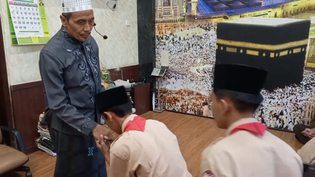 Adab Santri, Warisan Luhur di Tengah Arus Modernisasi 8 867f965c 6906 4adc adc4 9a8bfa71a3d5