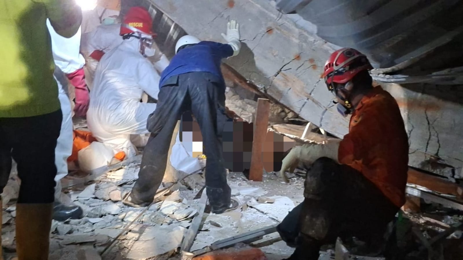 Tiga Jenazah Korban Runtuhnya Musala Ponpes Al Khoziny Berhasil Diidentifikasi