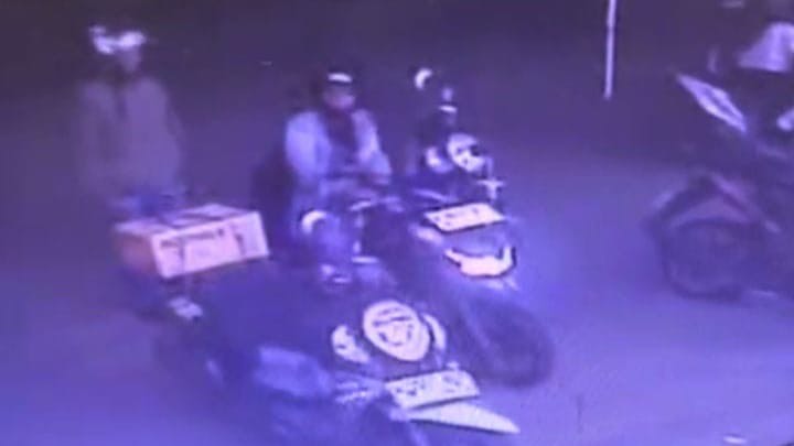 Terekam CCTV, Motor Warga Waru Raib Digondol Maling Saat Belanja di Minimarket 9 e41cabe7 ac5d 457a ba8a 768574fad7c3