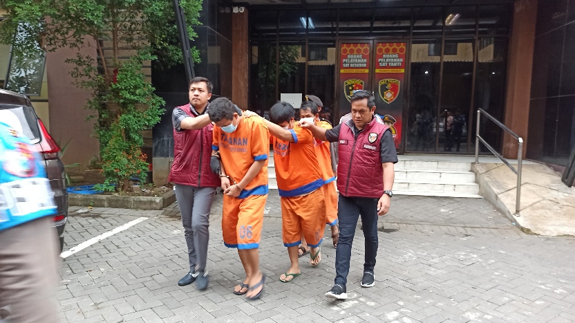 Satreskrim Polresta Sidoarjo masih memburu tiga pelaku lain dalam kasus ganjal ATM, Rabu (19/11/2025). (Robby/ Tagarjatim.id)