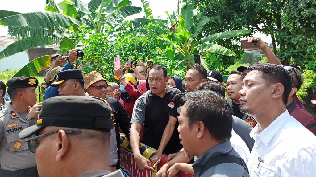 Eksekusi Lahan di Sidoarjo Ricuh, Warga Puri Wardani Menolak Tinggalkan Rumah 4 IMG 20251119 191956