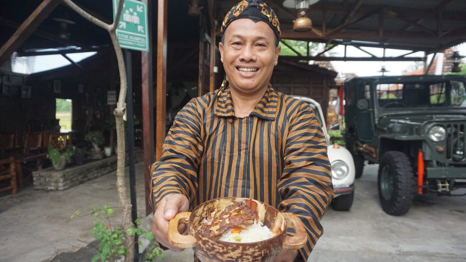 Kuah Panas, Daging Empuk! Sup Empal Joglo Jadi Andalan Saat Hujan 2 d57c441b 37aa 4e47 b914 d70c32c14488