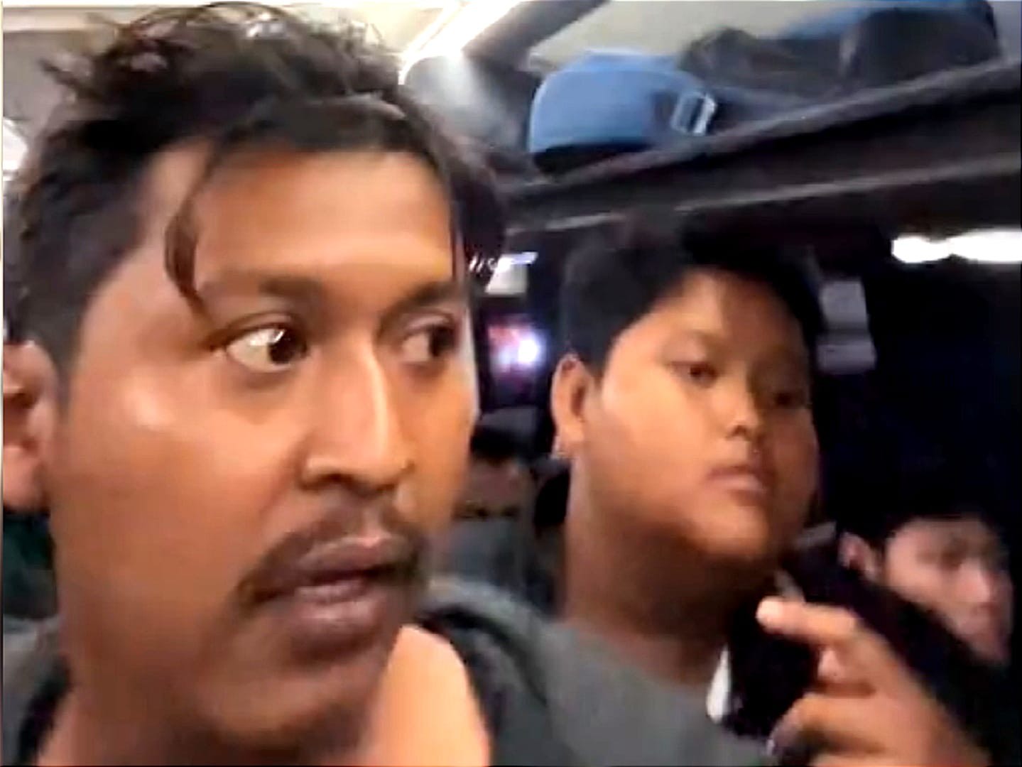 Pria Diduga ODGJ, Buat Keributan di Dalam Bus 1 e11ed784 7bc7 4656 93de 4680b0f50dbe