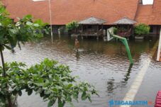 Hari Pertama Sekolah Terganggu Banjir, Siswa SMPN 2 Tanggulangin Beralih ke Daring