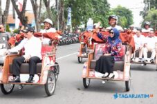 Presiden Salurkan 200 Becak Listrik untuk Abang Becak Sidoarjo 11 Presiden Salurkan 200 Becak Listrik untuk Abang Becak Sidoarjo