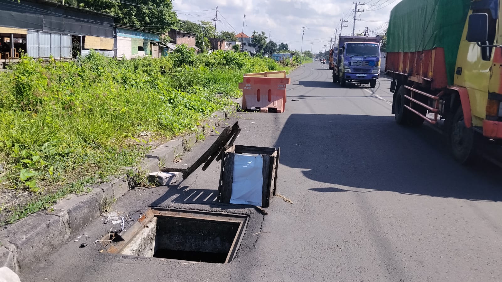 Besi Penutup Gorong-gorong di Jalan Raya Gedangan Hilang, Diduga Dicuri 5 06d15f4d bd8f 46f2 8827 f715dedb1c98