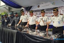 Kanwil Kemenkumham Jatim Musnahkan 441 Ponsel Hasil Razia Lapas