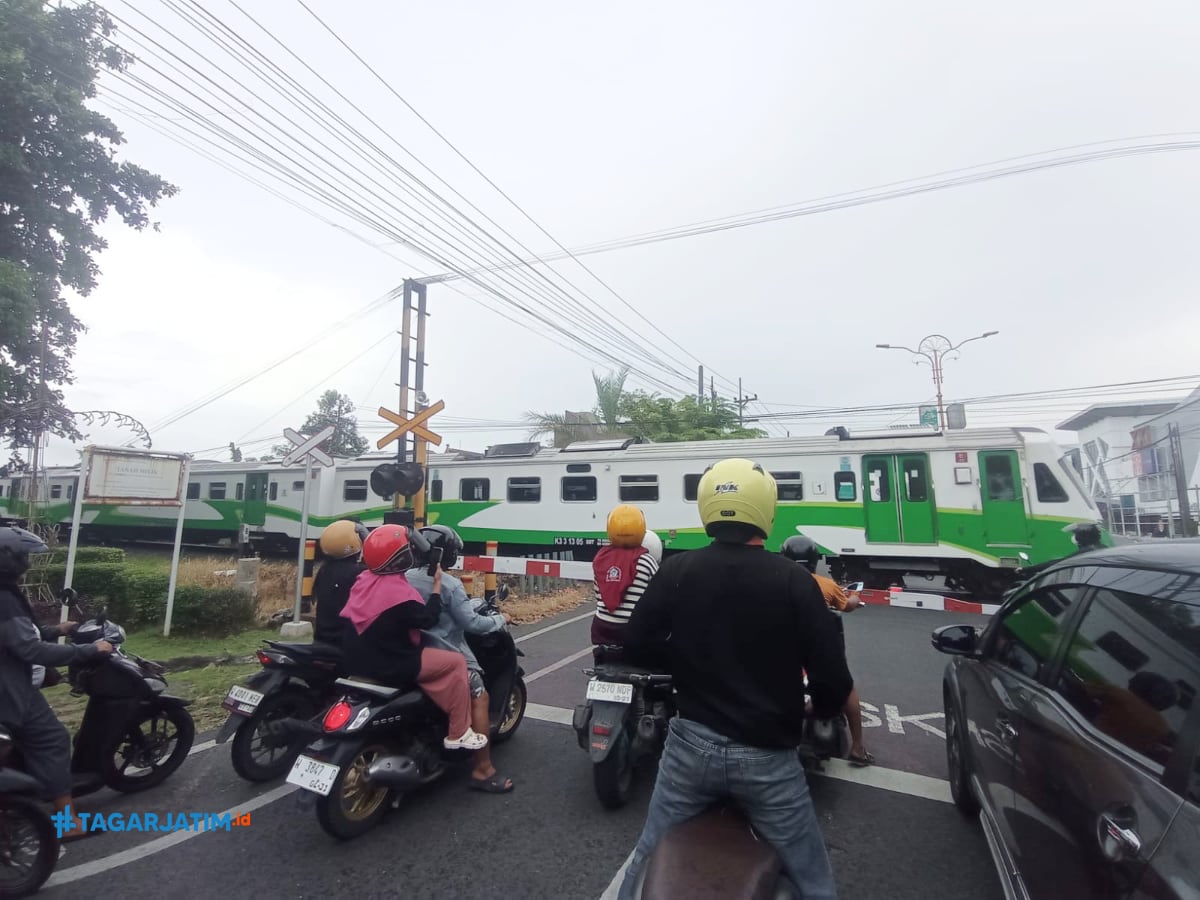20 Perlintasan Kereta Api di Sidoarjo Belum Dijaga, Pengendara Diminta Waspada