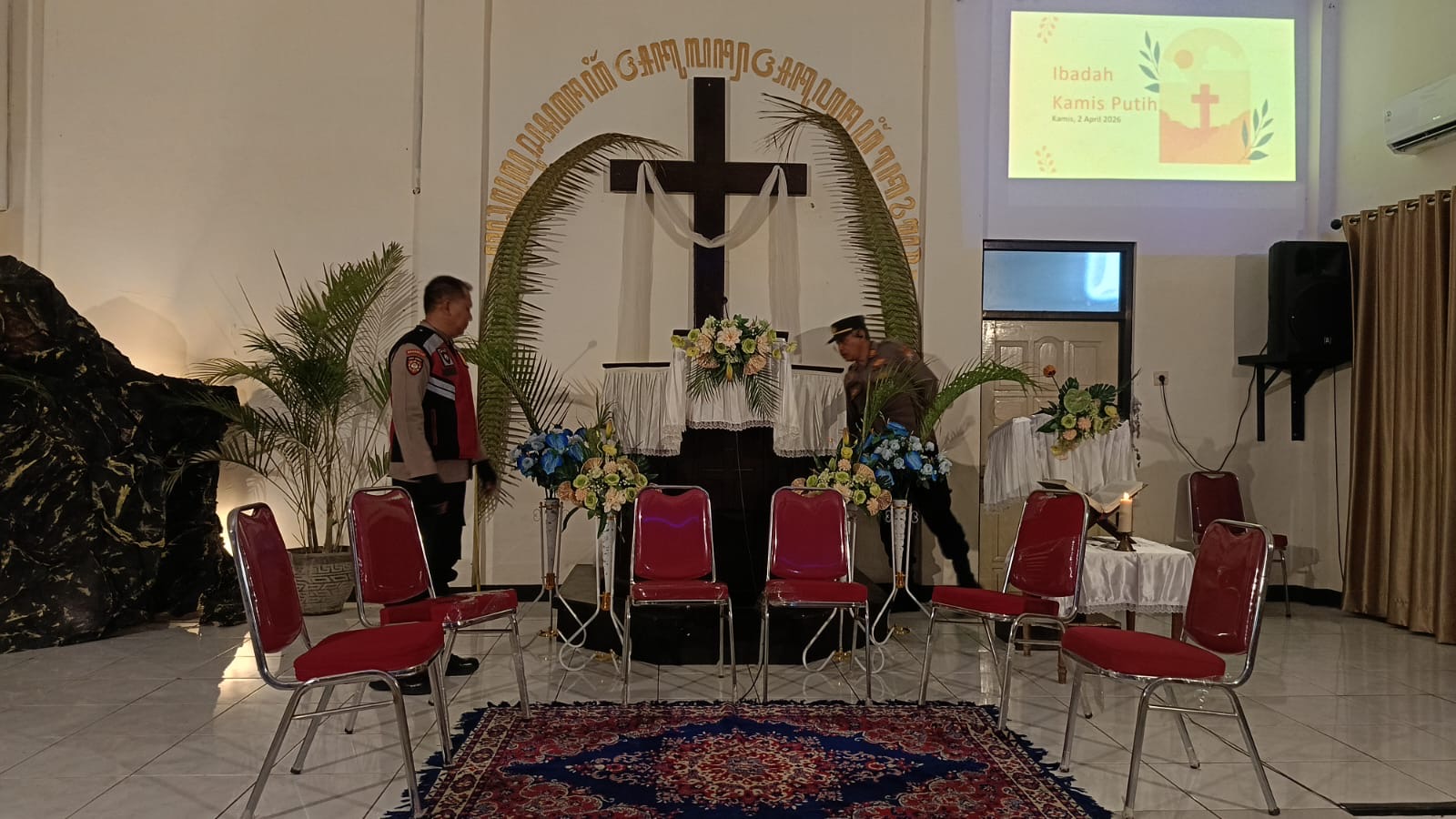 Polresta Sidoarjo Kawal Rangkaian Ibadah Jumat Agung di Sejumlah Gereja 10 3324fba6 3fdd 4640 9f1e d7b14093e661