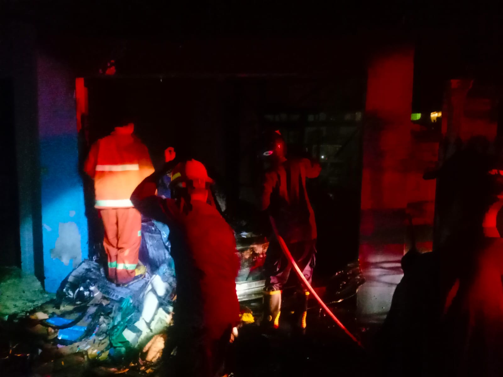 Gudang Perabot di Kletek Sidoarjo Terbakar, Diduga Akibat Arus Pendek 7 65e5da4a 0394 451d 9b3e 38efde9d5252