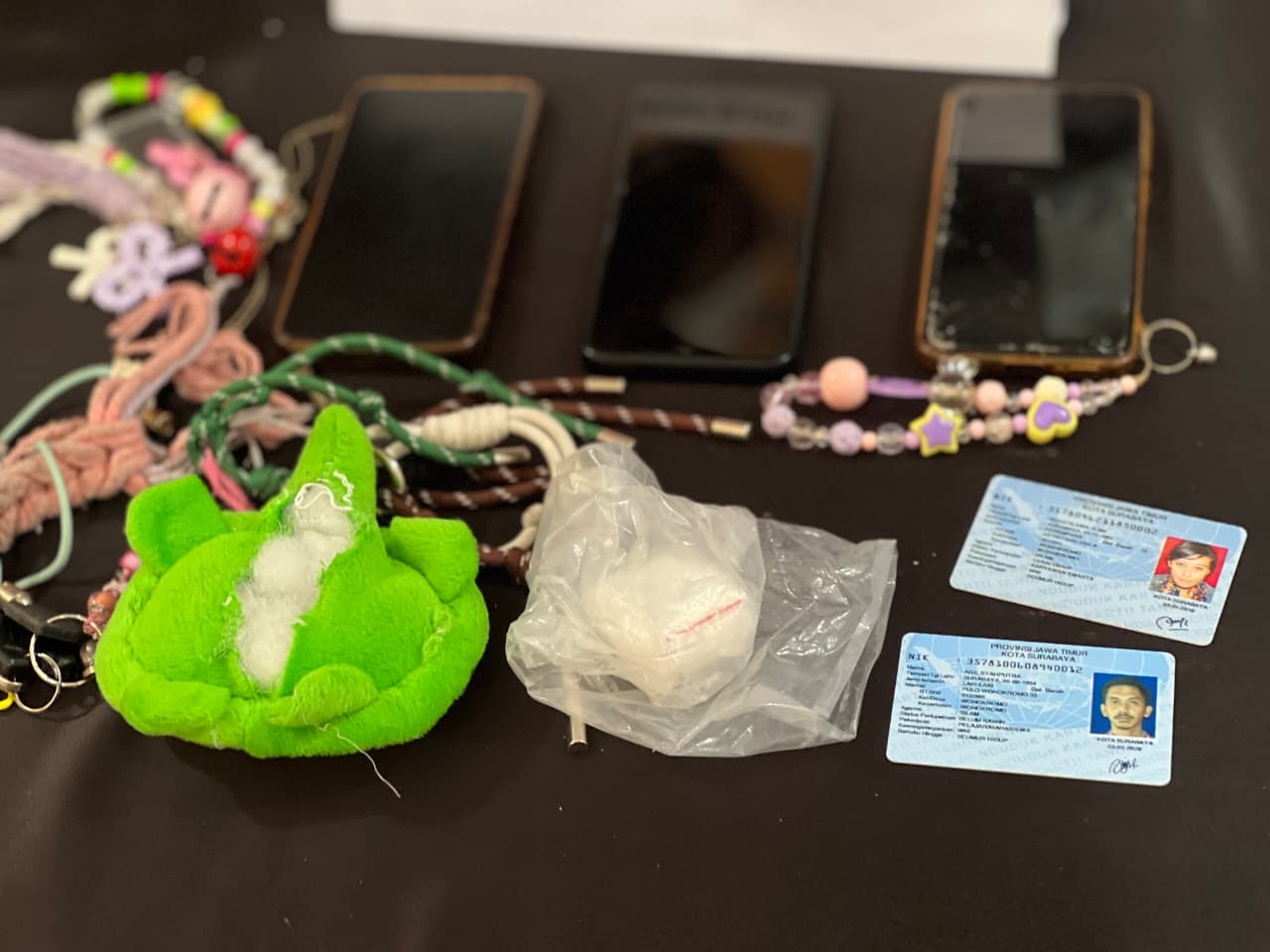 Pengunjung Coba Selundupkan Sabu Seberat 16,82 Gram ke Lapas Kelas I Surabaya Lewat Gantungan Kunci 4 bc8f2234 ce78 46c2 808e fd91e3433291