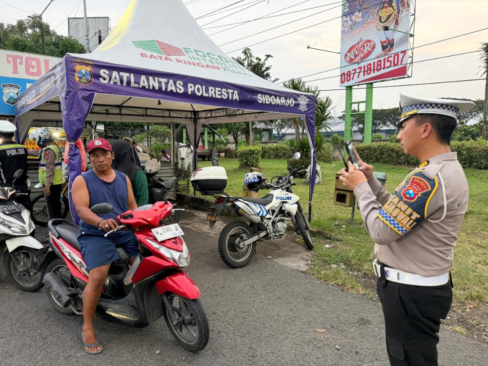 ETLE Handheld Rekam 1.073 Pelanggaran di Sidoarjo dalam 10 Hari