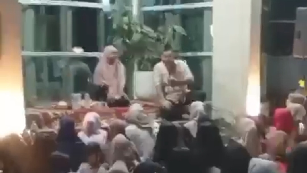 Wakil Ketua DPRD Sidoarjo Diduga Kampanyekan Calon Petahana Pilkades Kureksari Sebelum Jadwal Resmi 4 c78ba985 5283 4191 959c ace9b3806132
