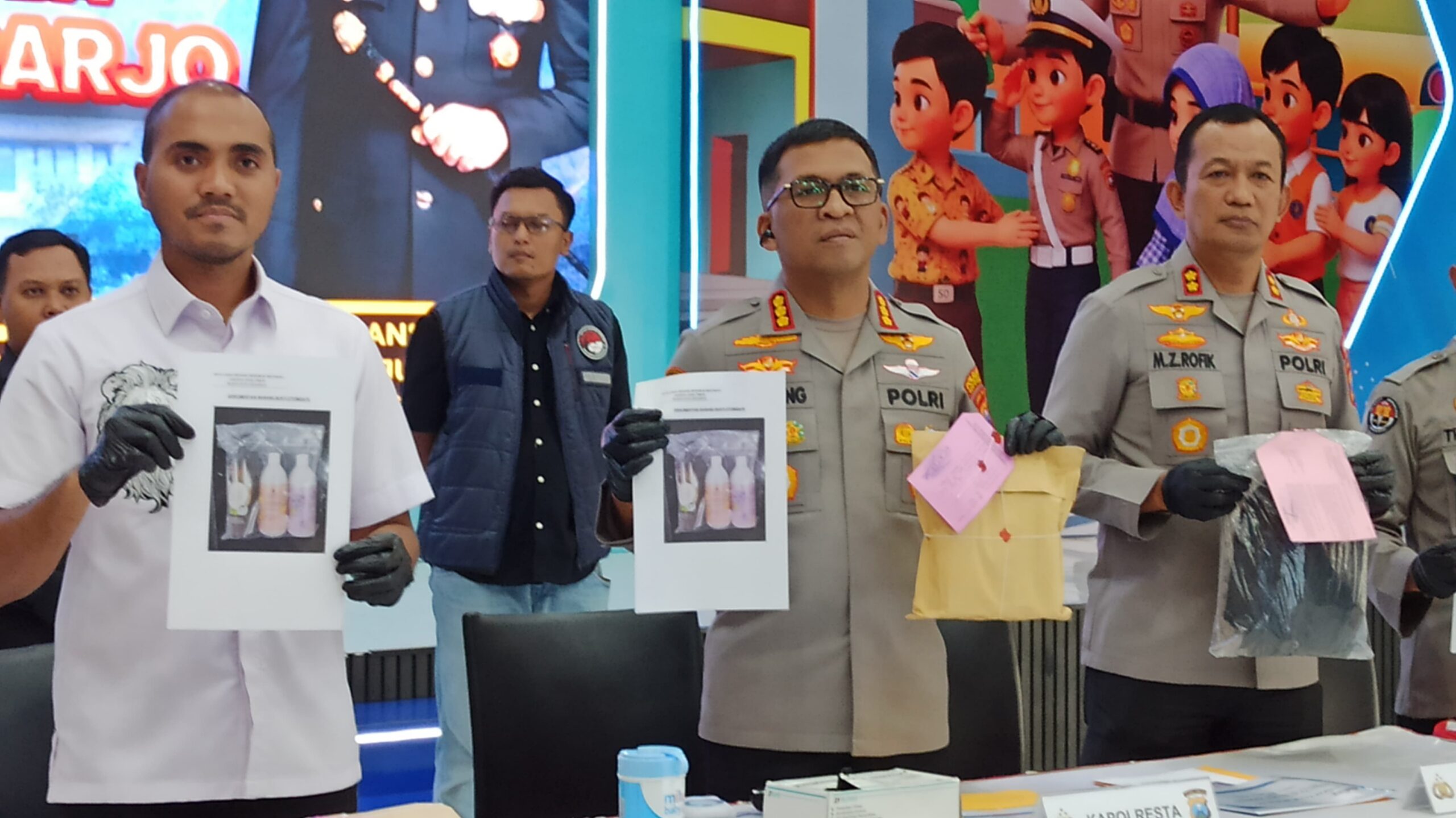 Polresta Sidoarjo Gagalkan Penyelundupan 1,29 Liter Etomidate Cair Senilai Rp 45 Miliar di Bandara Juanda 2 IMG 20260603 WA0034 scaled