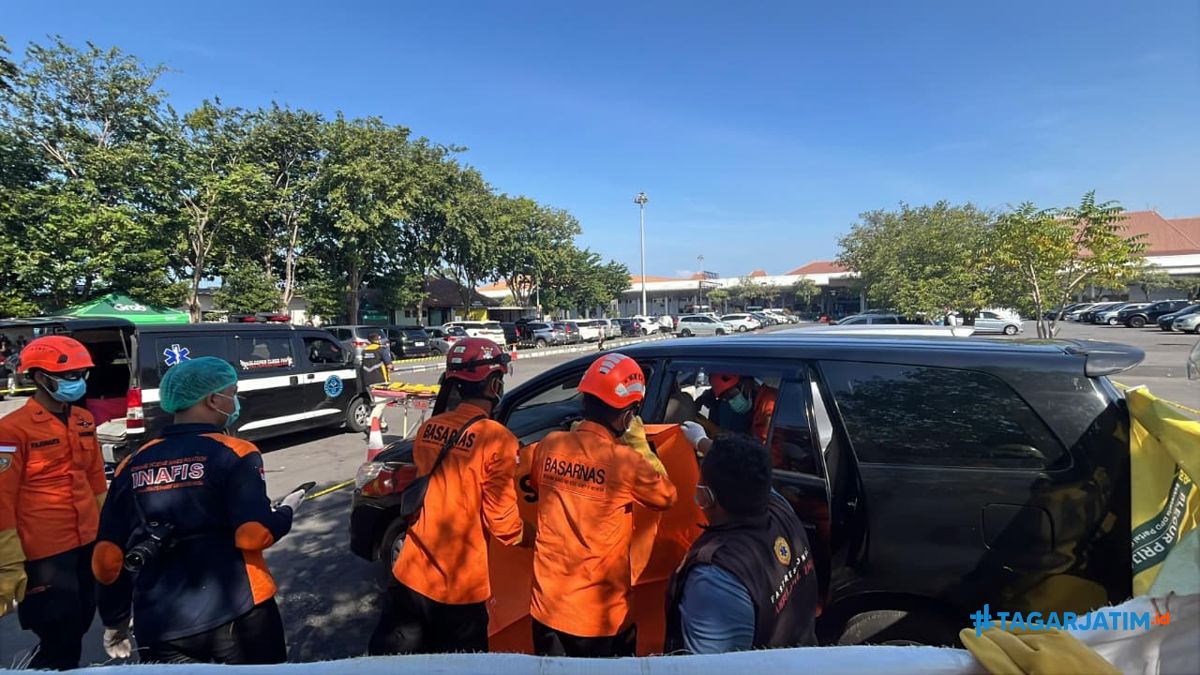 Perempuan Ditemukan Meninggal di Mobil Dinas Pemkab Bangkalan di Parkiran Terminal 1 Juanda 9 Perempuan Ditemukan Meninggal di Mobil Dinas Pemkab Bangkalan di Parkiran Terminal 1 Juanda