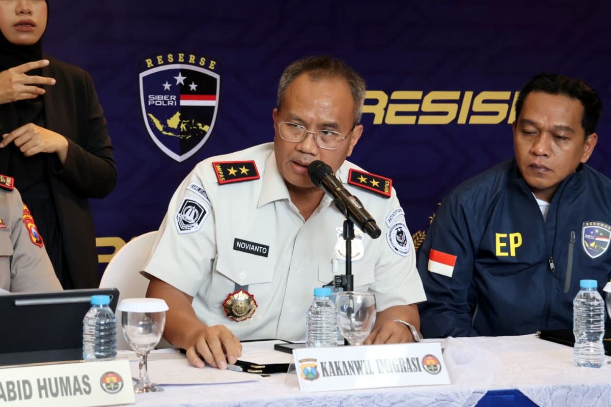Imigrasi Surabaya Ungkap Dugaan Love Scamming, Empat WNA Terjerat Pelanggaran Keimigrasian 4 Imigrasi Surabaya Ungkap Dugaan Love Scamming, Empat WNA Terjerat Pelanggaran Keimigrasian